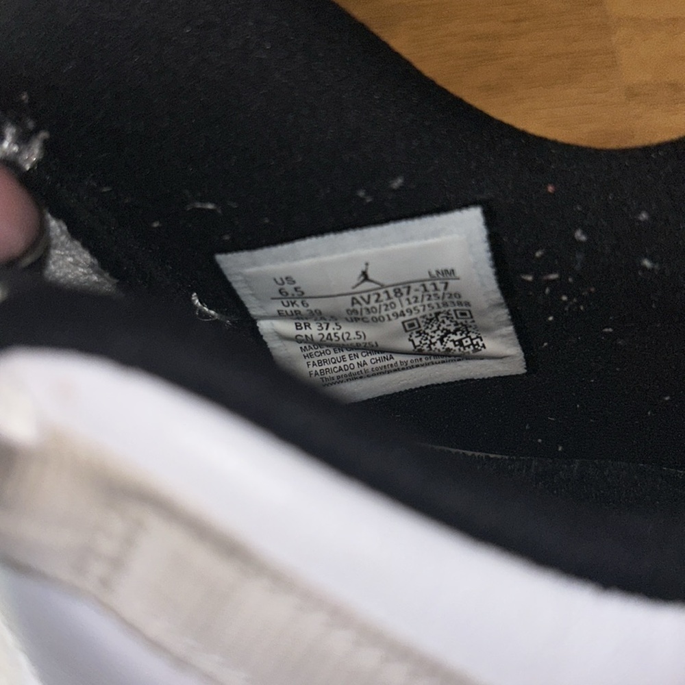 Jordan 11 - Picture 9 of 9
